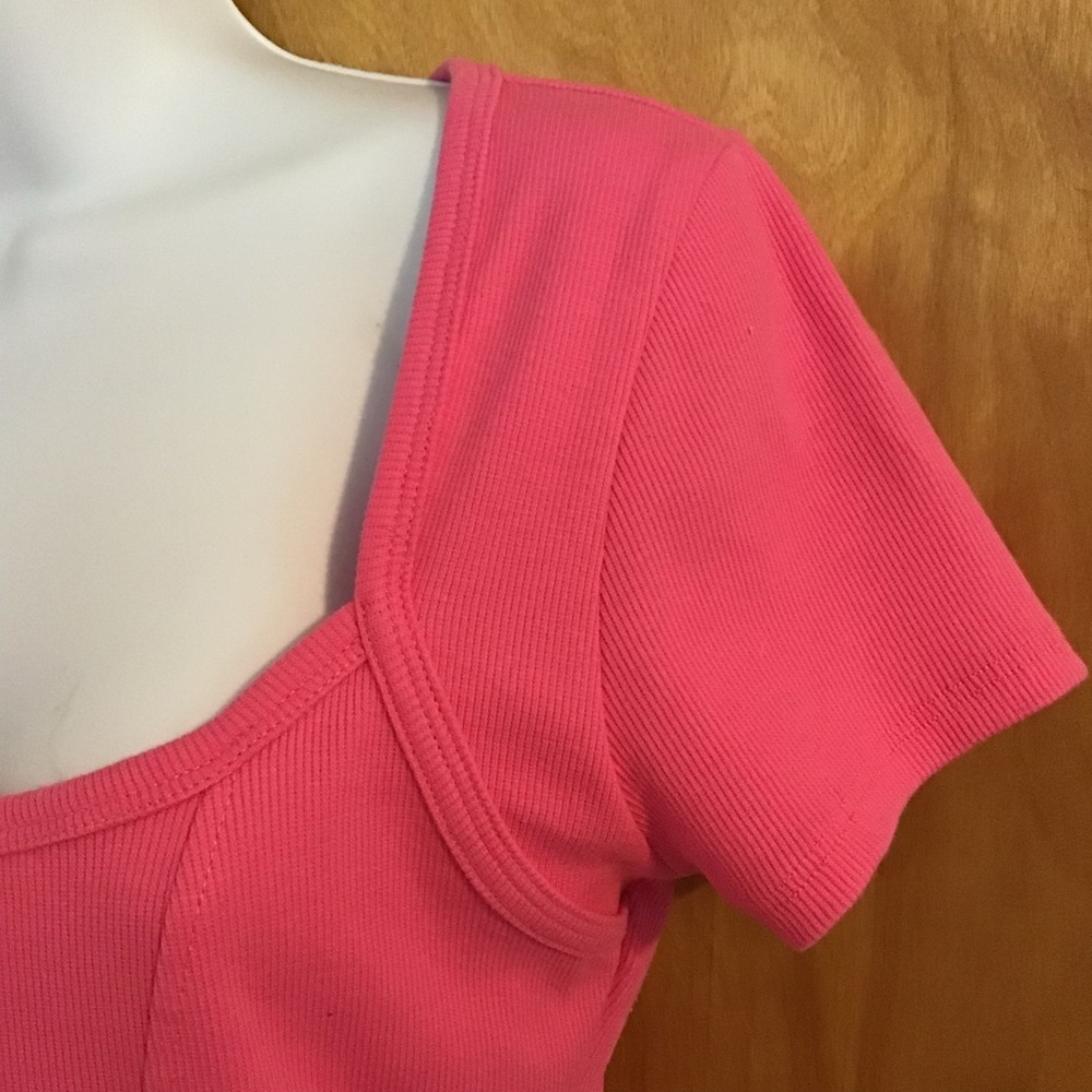 New Ribbed Crop Top - Picture 2 of 6